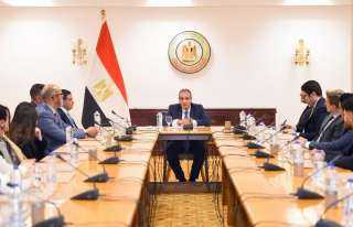وزير الخارجية والهجرة يلتقي بطلاب...