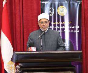 رئيس جامعة الأزهر يشيد بموقف...