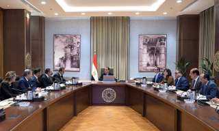 رئيس الوزراء يلتقي رئيس مجموعة...