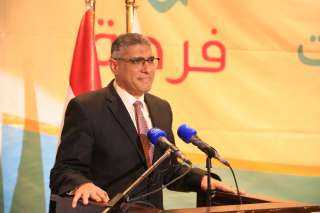 محافظ الجيزة يسلم منح مالية...