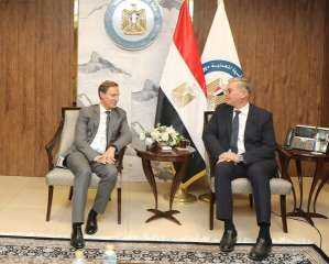 وزير البترول يعقد جلسة مباحثات...
