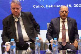وزير العمل في إجتماع اللجنة...