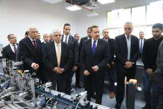 وزير التعليم العالي يتفقد جامعة...