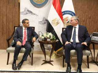 وزير البترول يعقد جلسة مباحثات...