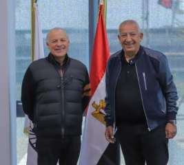 أبو ريدة يلتقي كامل أبو...