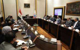 وزير الصحة يبحث مع وفد...