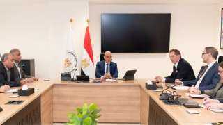 وزير الرى يلتقى رئيس قسم...