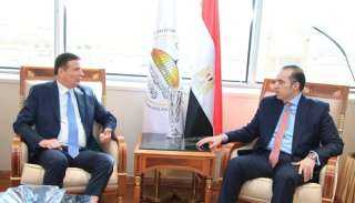 وزيرا الزراعة والشئون النيابية يناقشان...