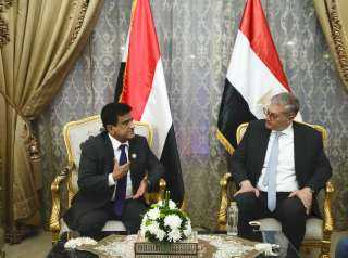 وزير البترول يعقد جلسة مباحثات...