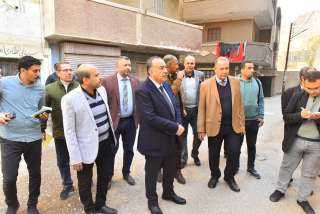 محافظ أسيوط يفاجئ المخبز الآلي...