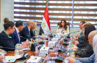 وزيرة التنمية المحلية تتابع مع...