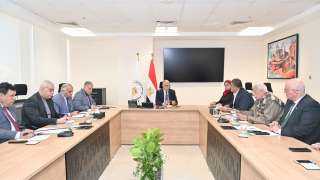 وزير الرى يلتقى مجموعة من...