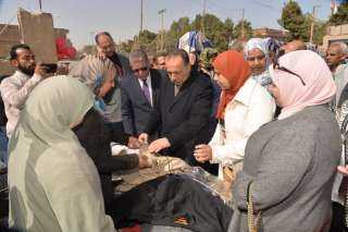 محافظ أسيوط يفتتح معرض منتجات...