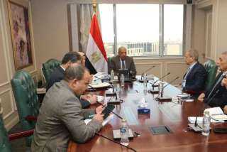 وزير الكهرباء يتابع مستجدات تنفيذ...