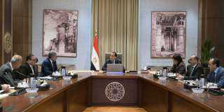 رئيس الوزراء يتابع الموقف التنفيذي...