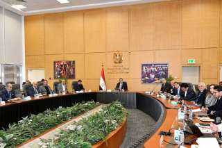 وزير الإسكان يتابع موقف تنفيذ...
