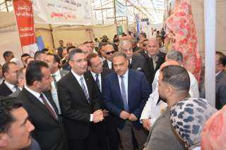 وزير التموين  ومحافظ الشرقية...