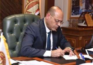 وزارة العمل :إحالة موظف إلى...