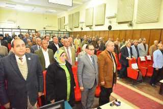 محافظ أسيوط يلتقي أعضاء مجلس...