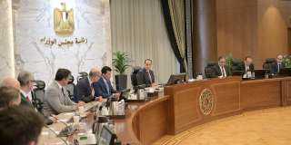 رئيس الوزراء يجتمع مع رئيس...