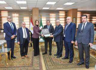 محافظ الشرقية يلتقي القائم بأعمال...