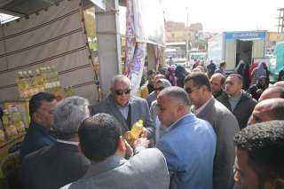 محافظ الوادي الجديد يتفقّد معارض...