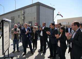 رئيس الوزراء يفتتح مصنع شركة...