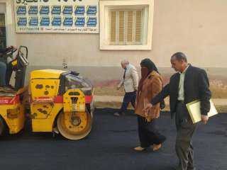 محافظ المنيا يتابع أعمال رصف...