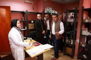 وزير الصحة يتفقد مركز طب...