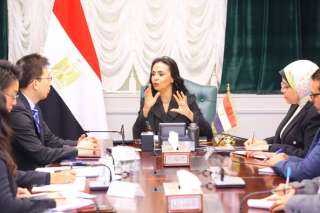 وزيرة التضامن الاجتماعي تلتقي الممثل...
