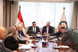 وزيرا البترول والإسكان يبحثان سبل...