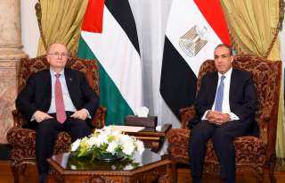 وزير الخارجية والهجرة يستقبل رئيس...
