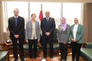وزير العمل يستقبل وفدًا من...