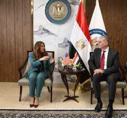 وزير البترول يلتقى سفيرة الولايات...