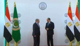 الرئيس السيسي يستقبل عددا من...