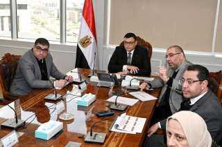 وزير الإسكان يتابع سير العمل...