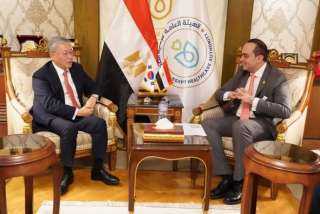 رئيس هيئة الرعاية الصحية يبحث...