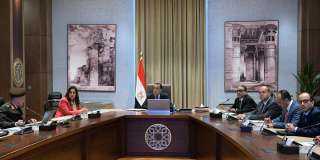 رئيس الوزراء يُتابع الموقف التنفيذي...