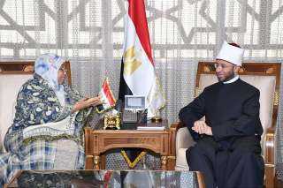وزير الأوقاف يستقبل سفيرة النيجر...