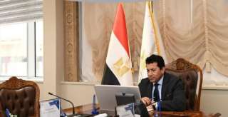 وزير الشباب والرياضة: يعقد اجتماعًا...