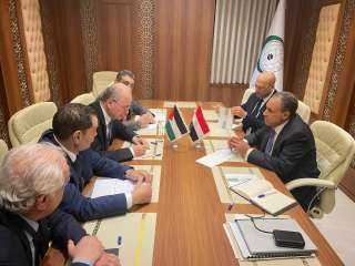 وزير الخارجية والهجرة يلتقي مع...