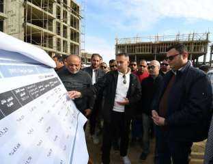 وزير الإسكان يتفقد مشروعات الإسكان...