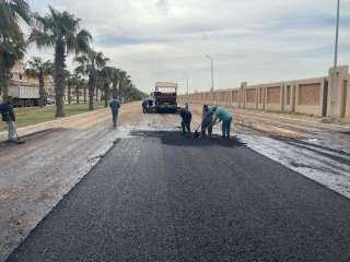 وزير الإسكان يتابع مشروعات تطوير...