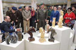 القوات المسلحة تنظم معرضاً فنياً...