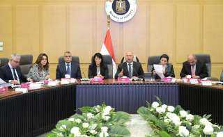 وزير الصناعة والنقل يترأس الاجتماع...