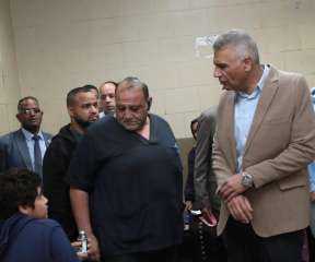 محافظ أسوان يفاجئ العاملين بالمستشفى...