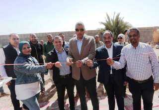 محافظ أسوان يفتتح مشروع رافع...