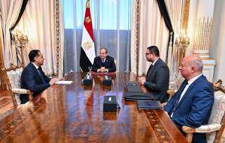 الرئيس السيسى يطلع على الموقف...