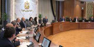 رئيس الوزراء يلتقي أعضاء اللجنة...