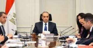 وزير الخارجية والهجرة يجتمع بقيادات...